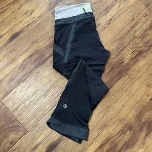 Lululemon grey crops. Size 4
